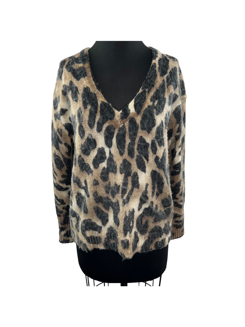 YOUNG FABULOUS & BROKE YFB Leopard Print V-Neckline Long Sleeve Pullover Top M/L